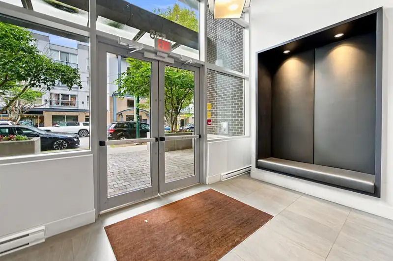 705 538 W 7TH AVENUE - photo 3 of 38