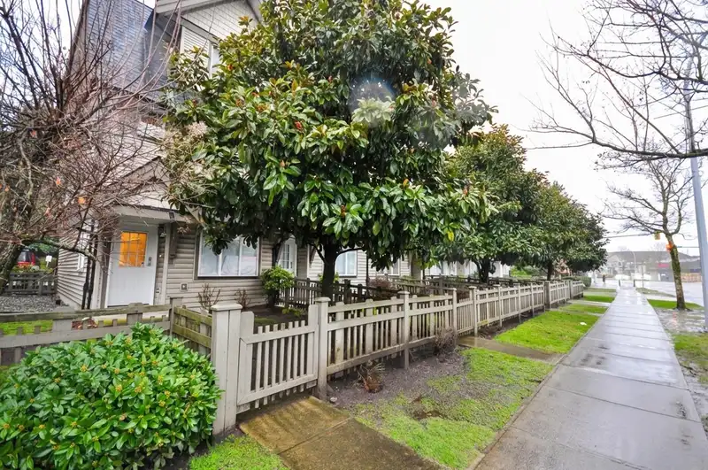 11 15871 85 AVENUE - photo 1 of 31
