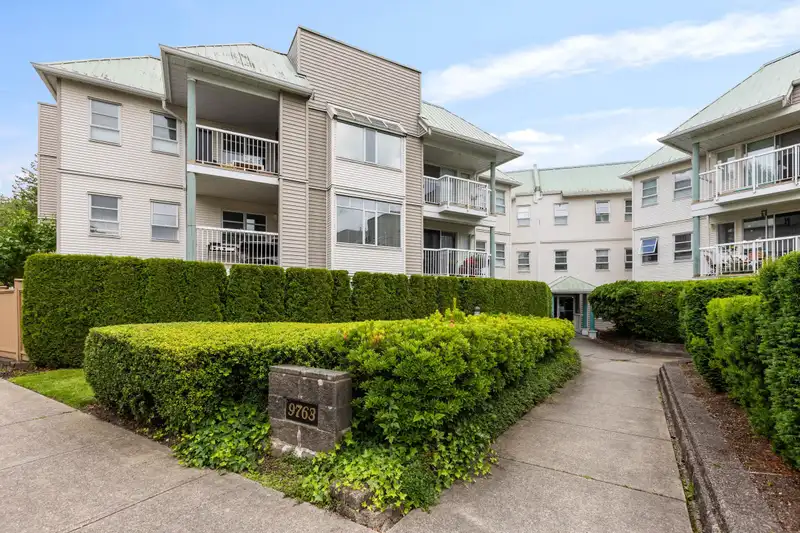 210 9763 140 STREET - photo 2 of 25