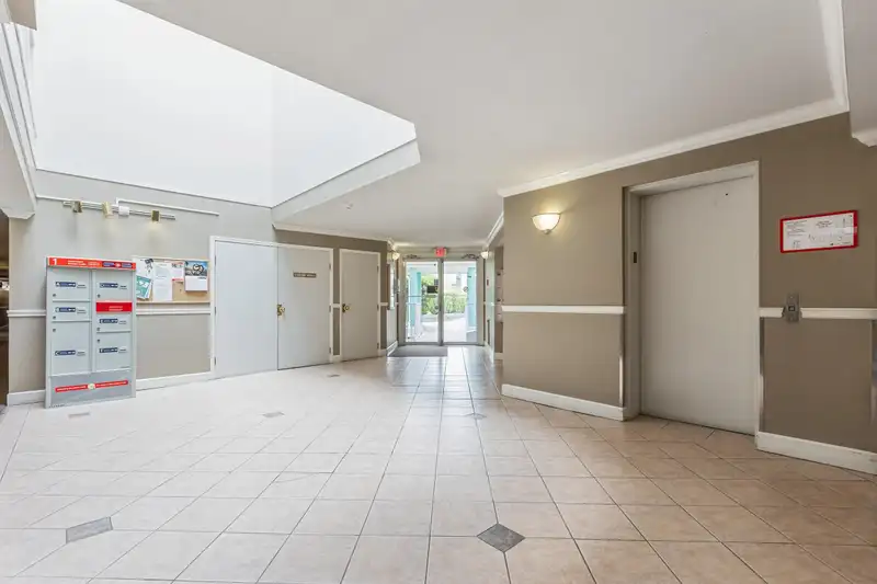 210 9763 140 STREET - photo 4 of 25