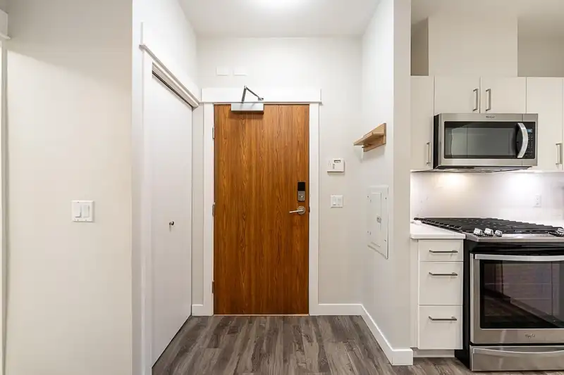 103 1468 ST. ANDREWS AVENUE - photo 3 of 26