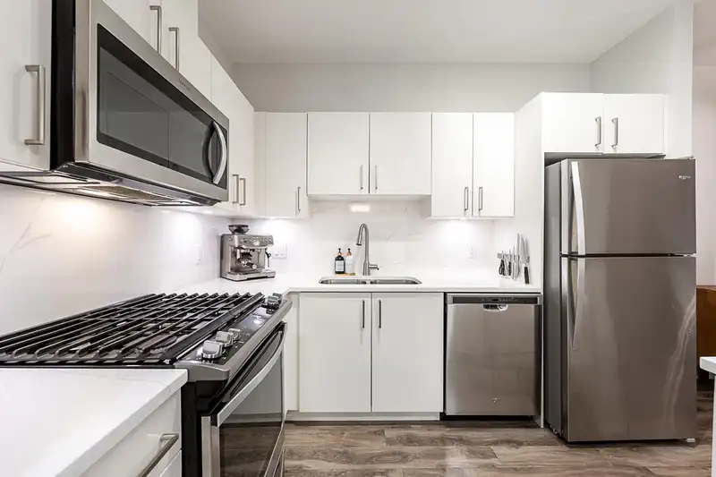 103 1468 ST. ANDREWS AVENUE - photo 4 of 26
