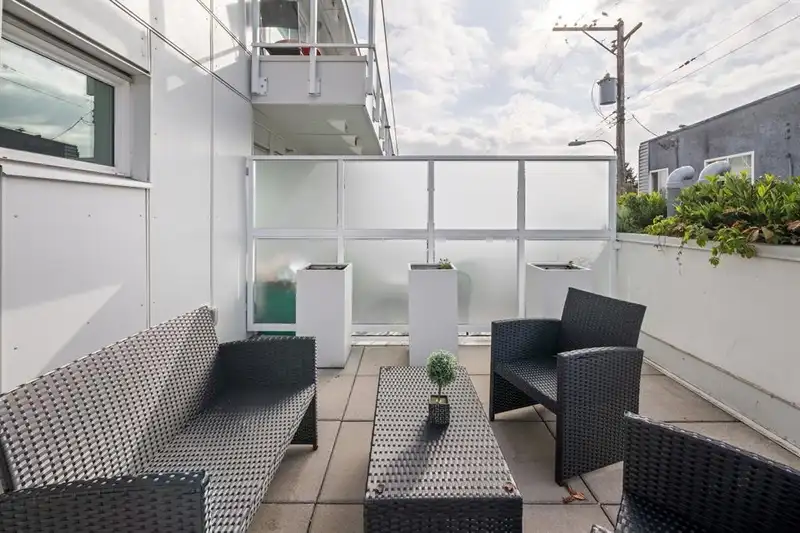 2512 FRASER STREET - photo 3 of 26
