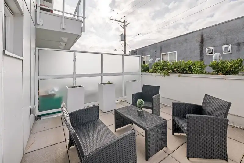 2512 FRASER STREET - photo 4 of 26