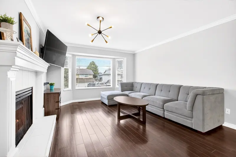 20126 WANSTEAD STREET - photo 4 of 25