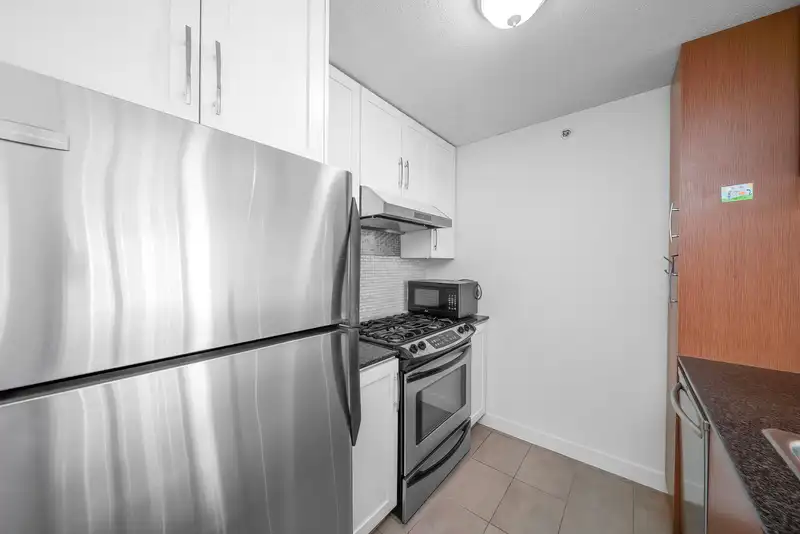 907 6351 BUSWELL STREET - photo 4 of 23