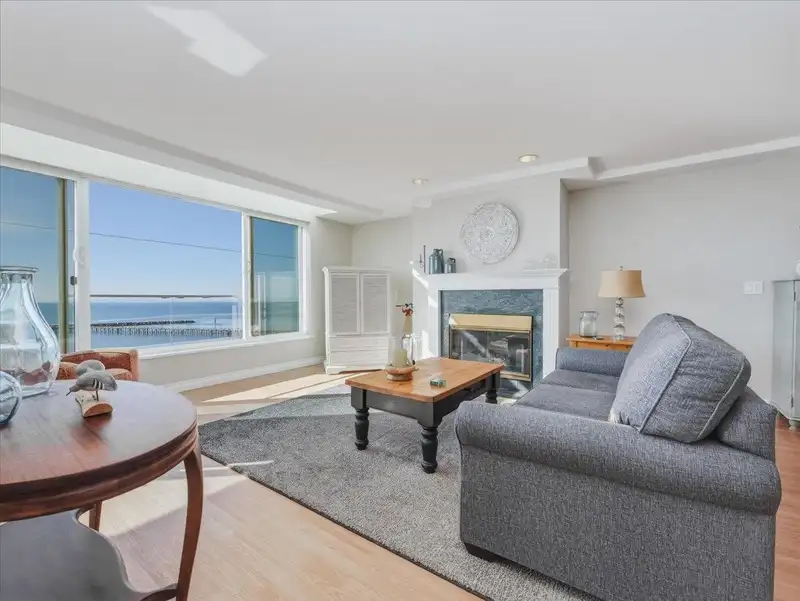 303 15165 MARINE DRIVE - photo 2 of 26