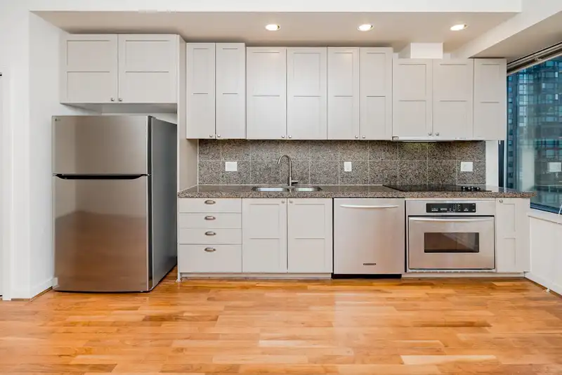 1113 1333 W GEORGIA STREET - photo 3 of 33