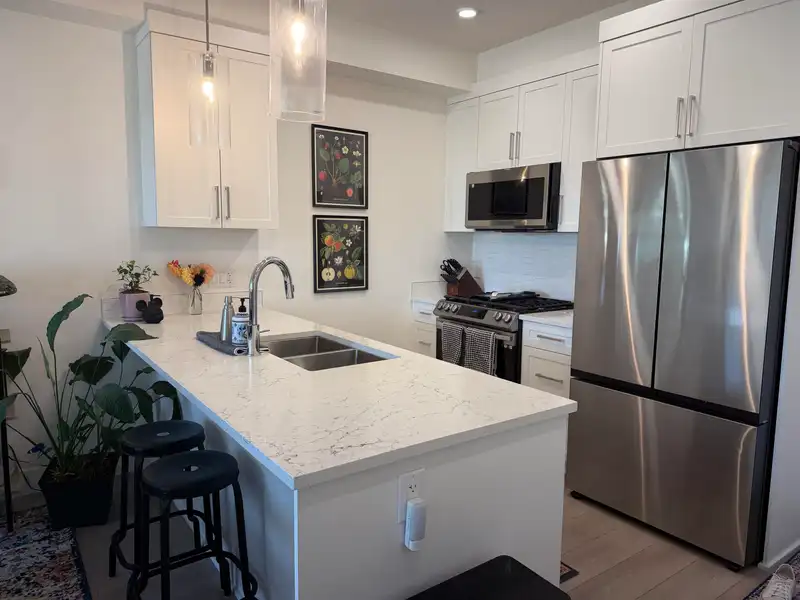 308 22633 SELKIRK AVENUE - photo 1 of 12