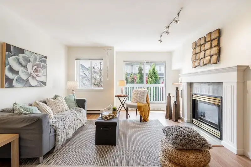 35 7831 GARDEN CITY ROAD - photo 2 of 29