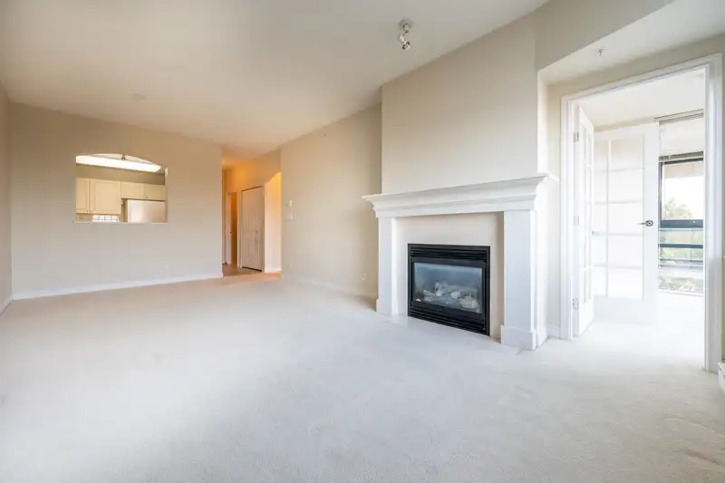 603 538 W 45TH AVENUE - photo 3 of 40