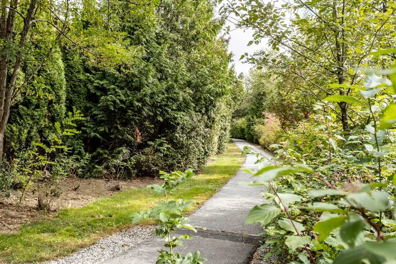 10 6828 208A STREET - photo 2 of 25