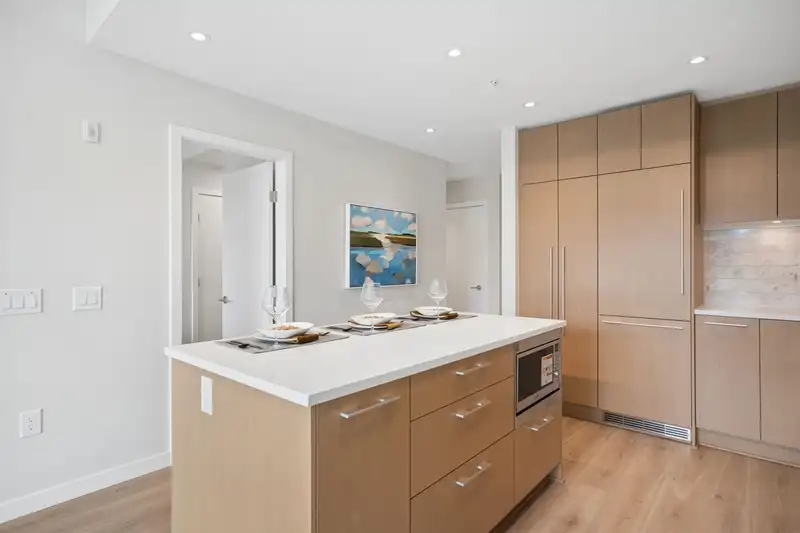 515 110 E 17TH STREET - photo 3 of 13