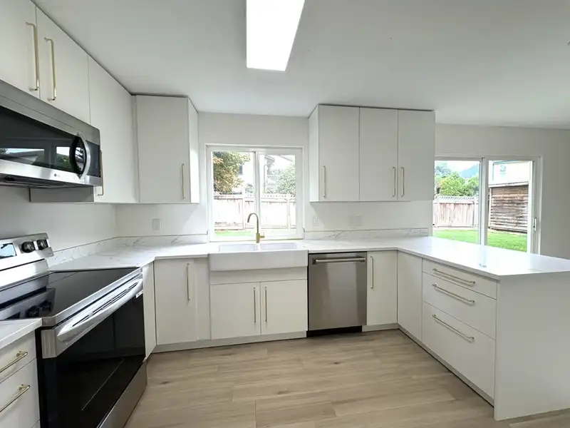 1047 CORNWALL DRIVE - photo 2 of 26