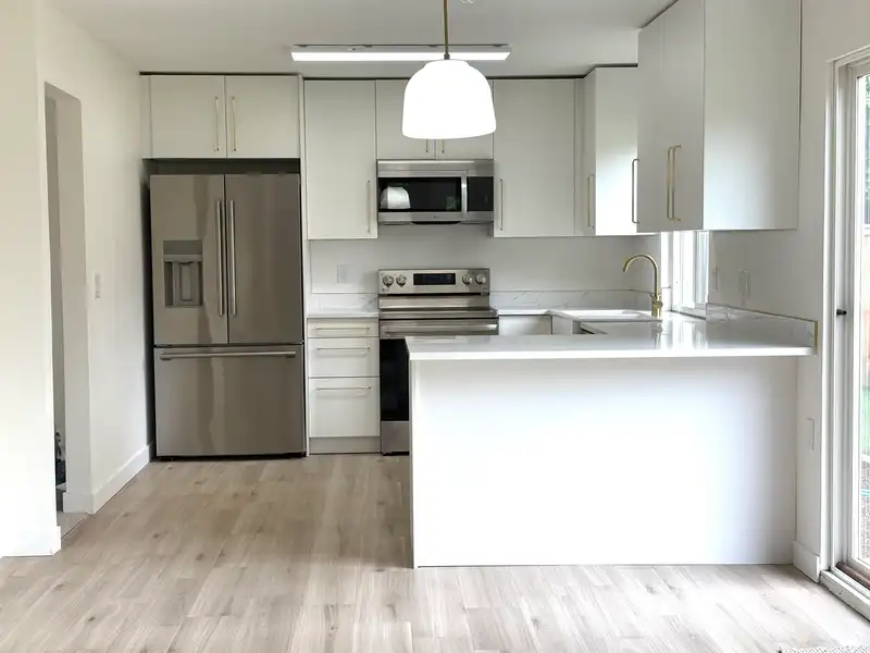 1047 CORNWALL DRIVE - photo 3 of 26