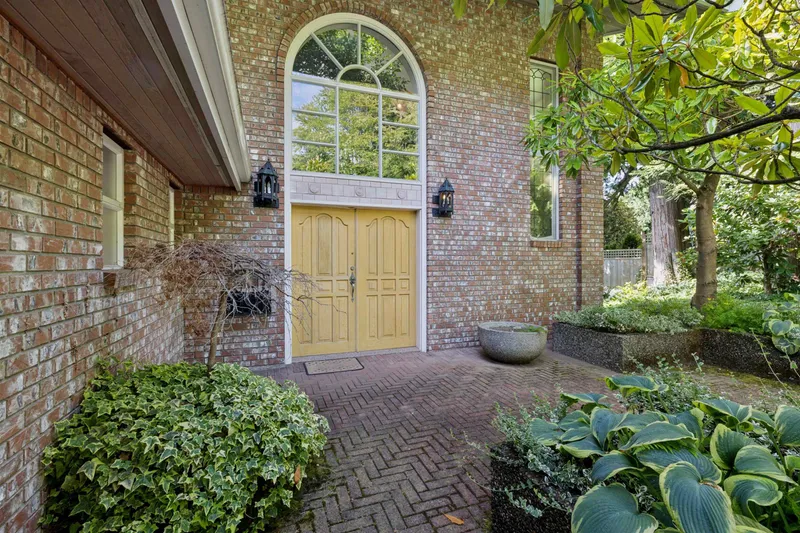 2545 PALMERSTON AVENUE - photo 3 of 25