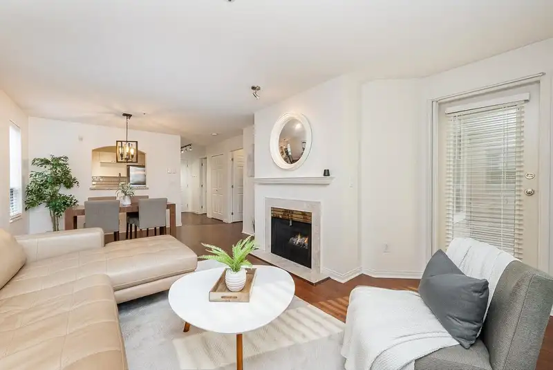 101 2975 PRINCESS CRESCENT - photo 3 of 20