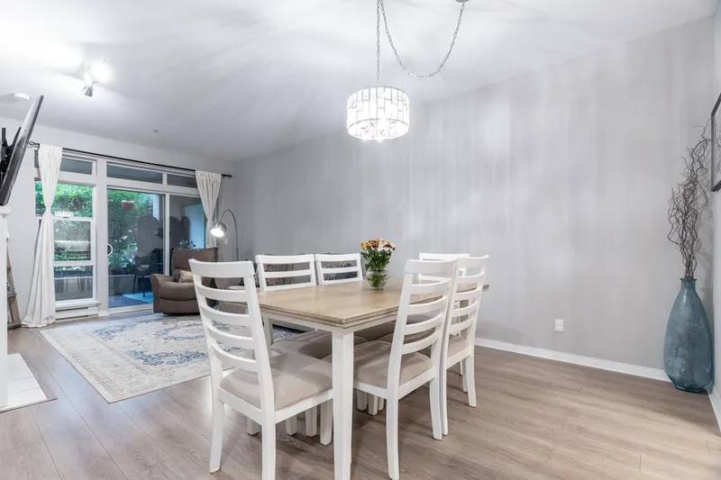 109 301 MAUDE ROAD - photo 2 of 25