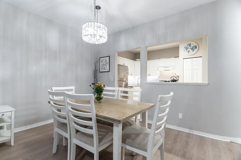 109 301 MAUDE ROAD - photo 4 of 25