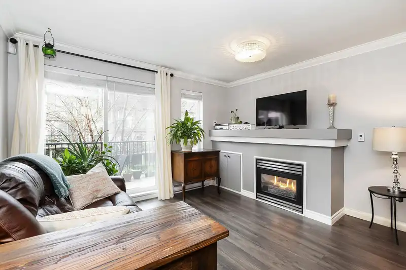 26 1561 BOOTH AVENUE - photo 4 of 20