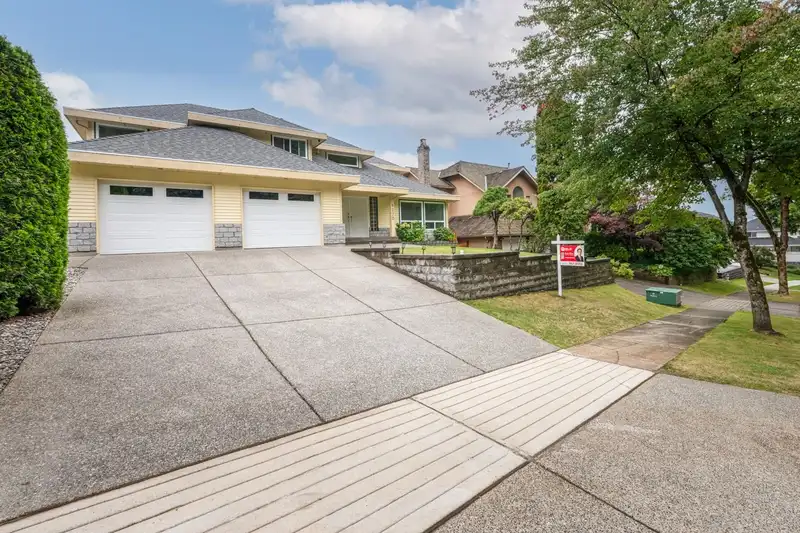8270 LAKEFIELD DRIVE - photo 1 of 29
