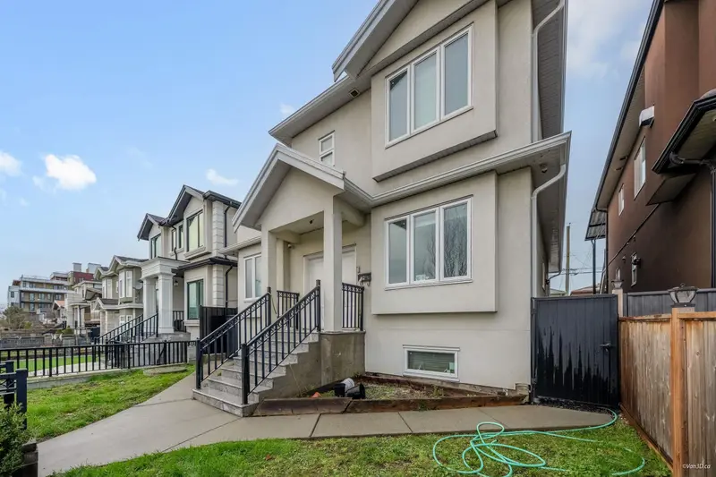 763 E 57TH AVENUE - photo 2 of 25