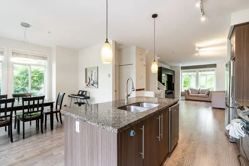 6 8250 209B STREET - photo 2 of 32