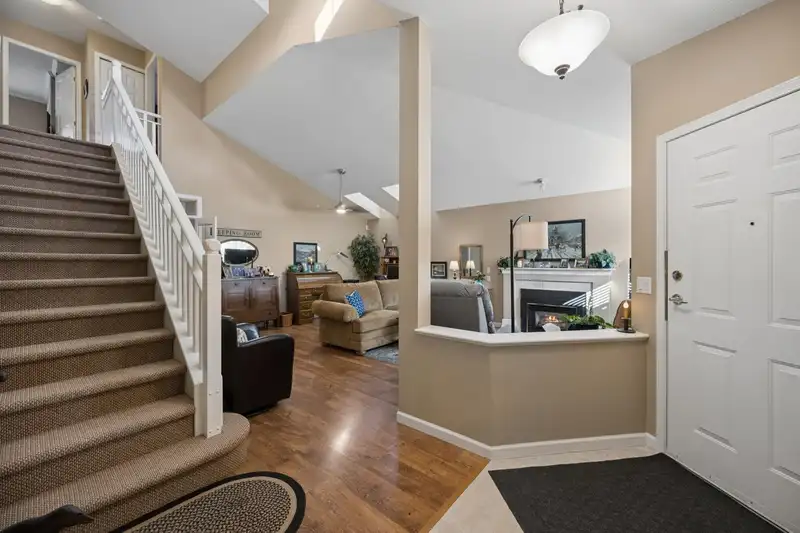 48 17917 68 AVENUE - photo 4 of 40