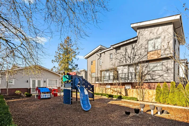 2 22348 48 AVENUE - photo 3 of 21