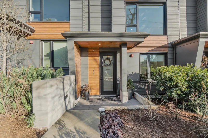 11 528 E 2ND STREET - photo 2 of 25