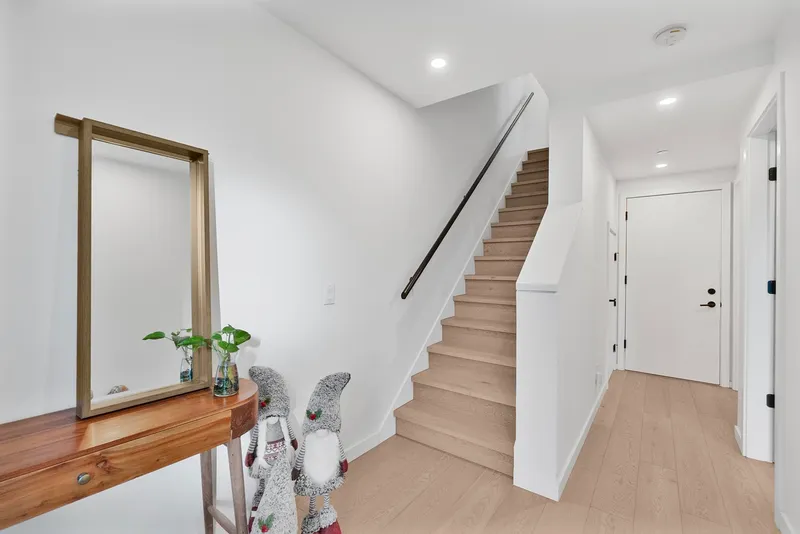 11 528 E 2ND STREET - photo 3 of 25