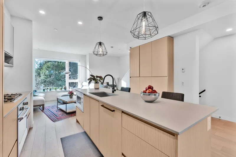 11 528 E 2ND STREET - photo 4 of 25