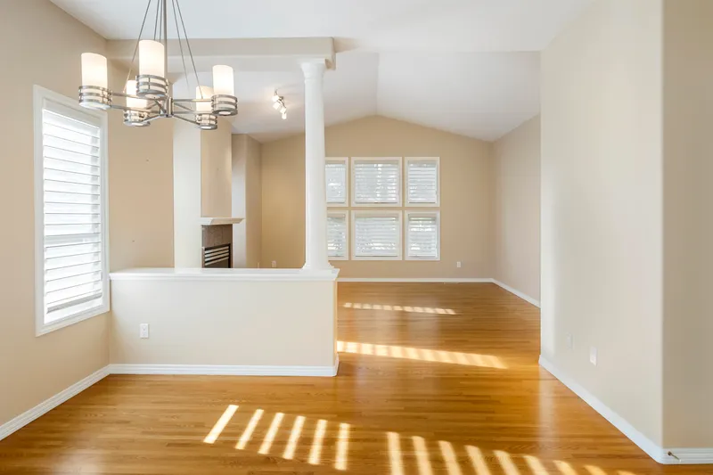 1 13911 16 AVENUE - photo 3 of 25