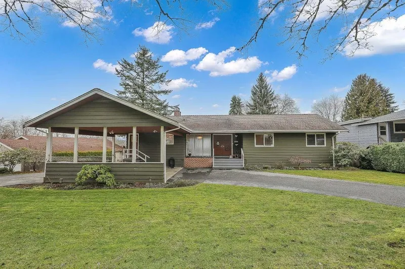 13753 114 AVENUE - photo 1 of 25