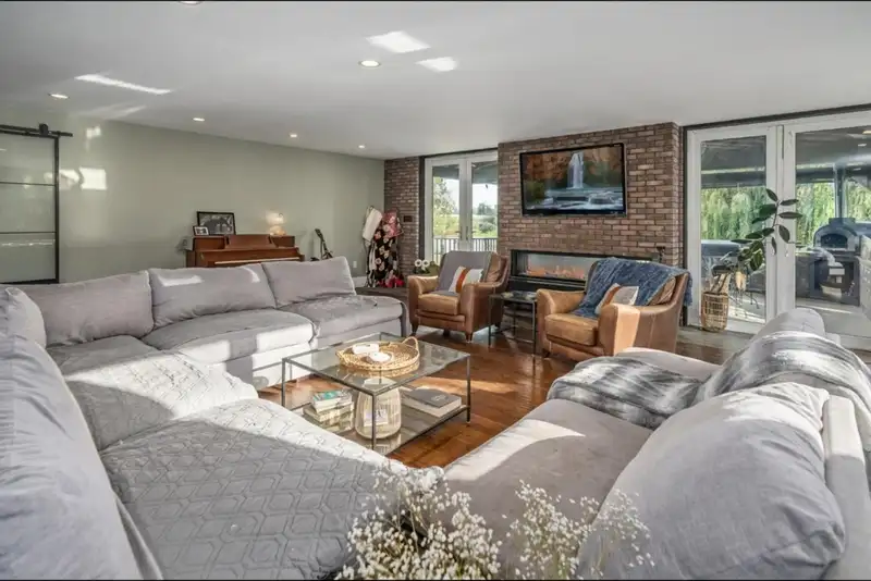 4523 240TH STREET - photo 3 of 39