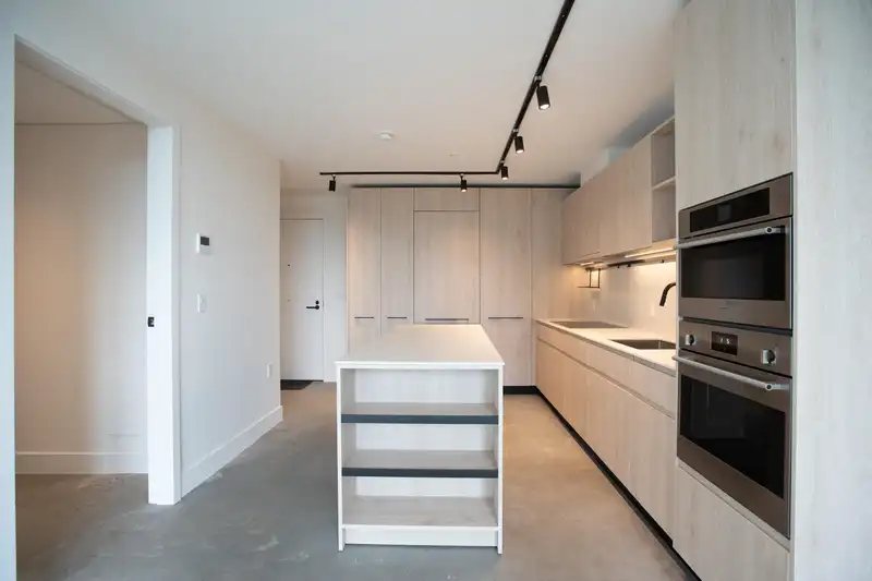 310 3996 DUMFRIES STREET - photo 4 of 19