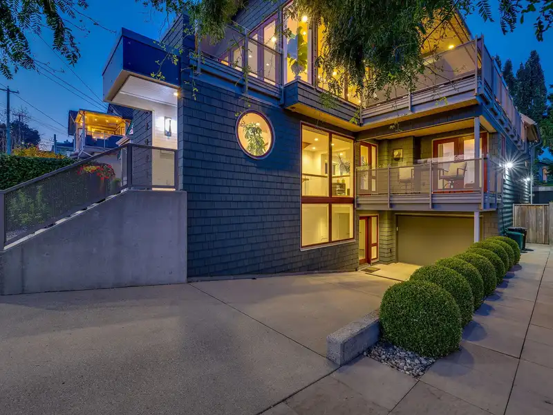 942 KEIL STREET - photo 2 of 40