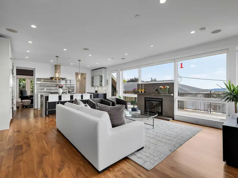 942 KEIL STREET - photo 4 of 40