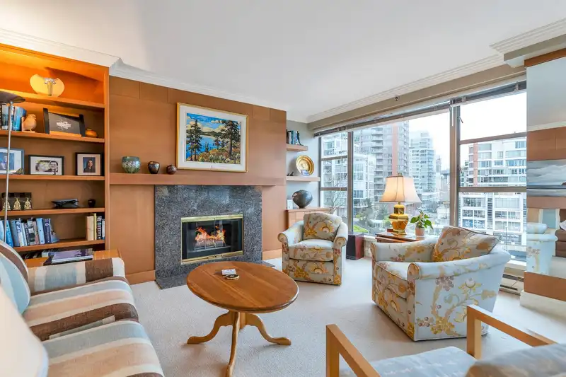 401 1010 BEACH AVENUE - photo 1 of 32
