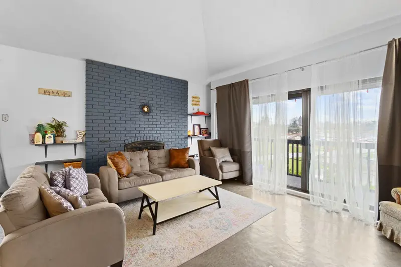 304 720 EIGHTH AVENUE - photo 1 of 25