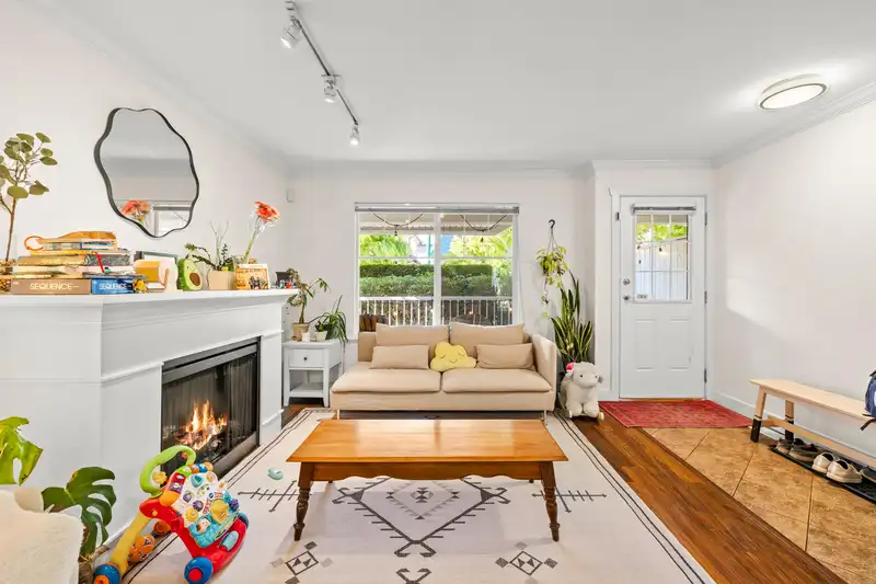 10 6568 193B STREET - photo 3 of 20