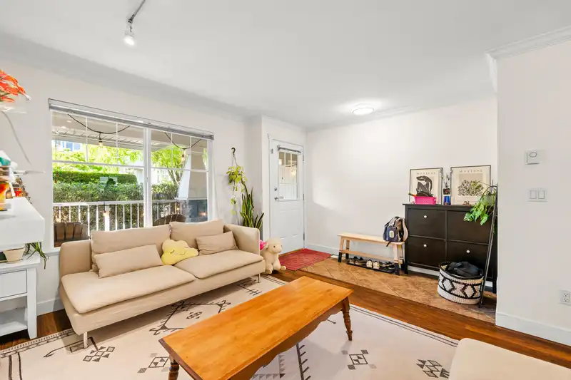 10 6568 193B STREET - photo 4 of 20