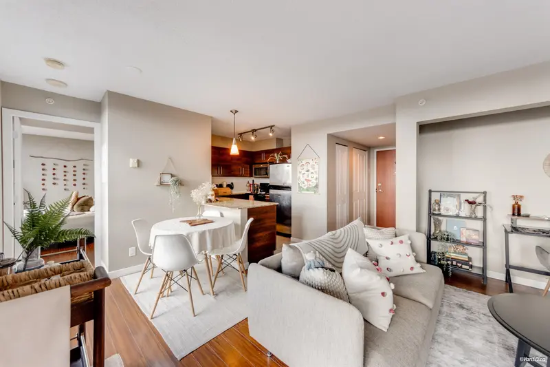 1002 814 ROYAL AVENUE - photo 1 of 24