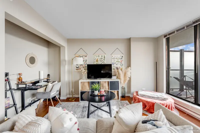 1002 814 ROYAL AVENUE - photo 2 of 24