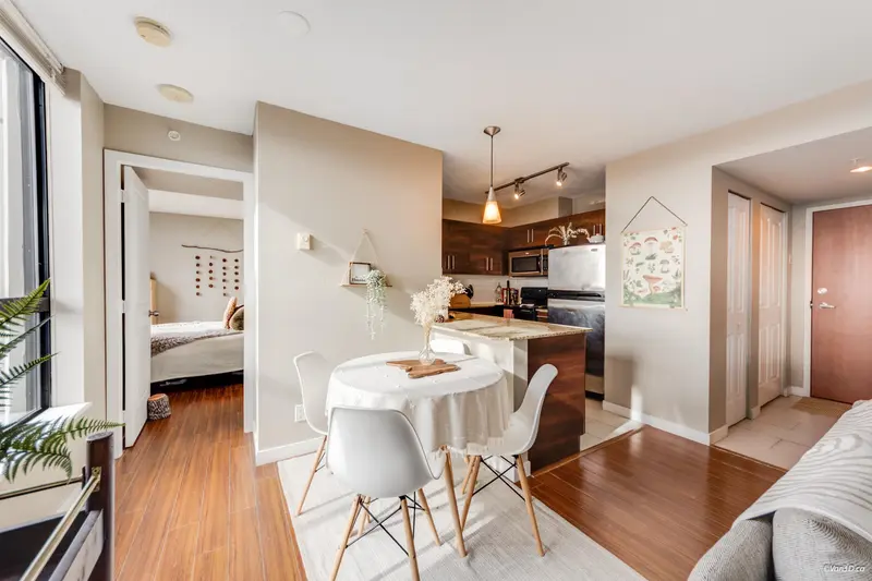 1002 814 ROYAL AVENUE - photo 4 of 24