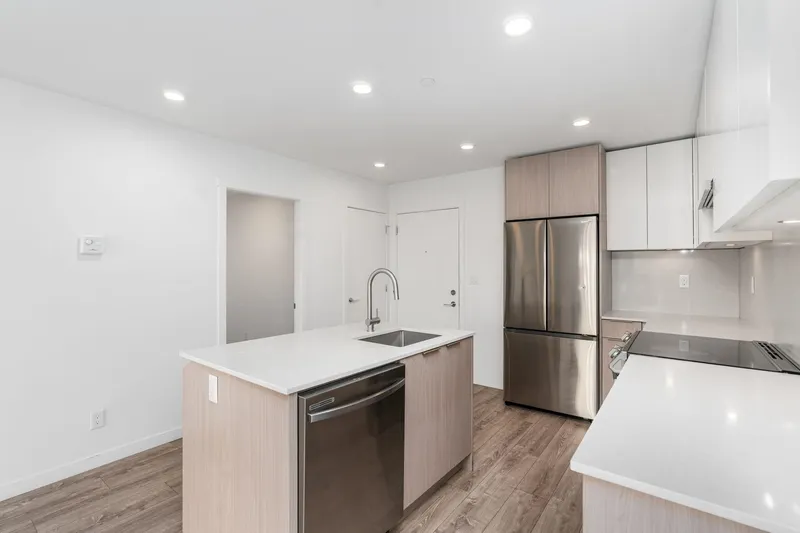 209 13969 96 AVENUE - photo 3 of 25