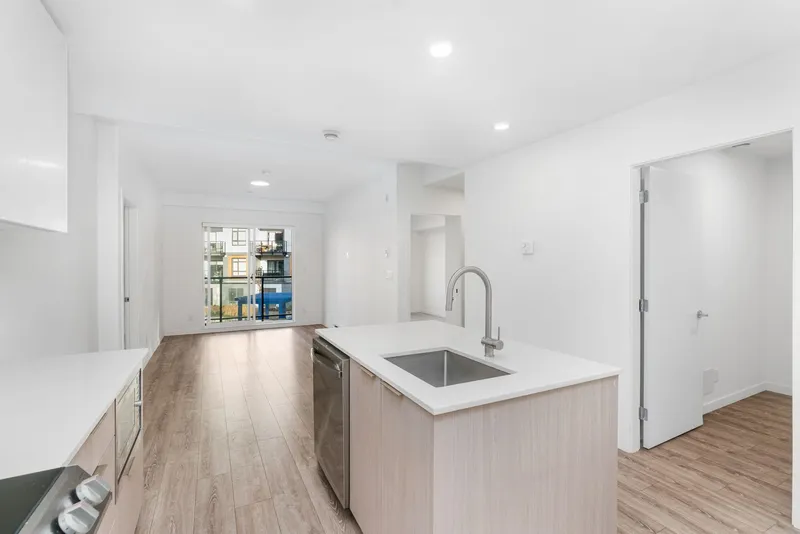 209 13969 96 AVENUE - photo 4 of 25