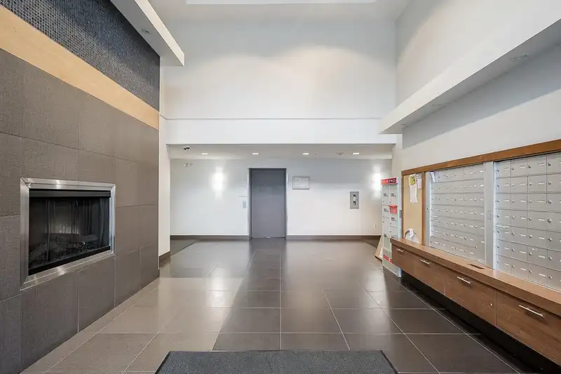 304 13555 GATEWAY DRIVE - photo 4 of 29