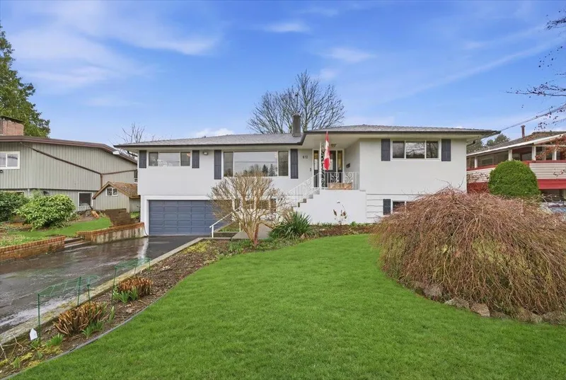 812 GROVER AVENUE - photo 2 of 25