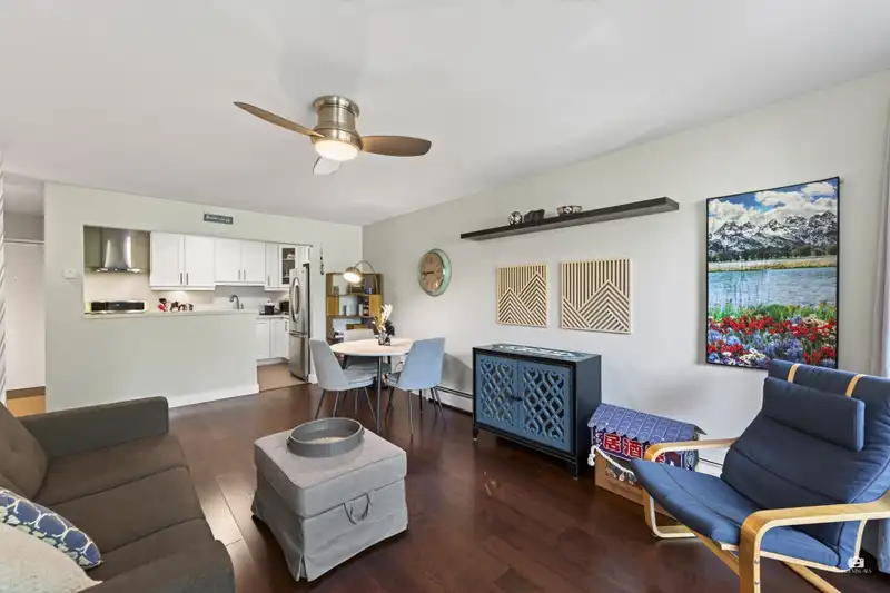 206 1420 E 8TH STREET - photo 3 of 39